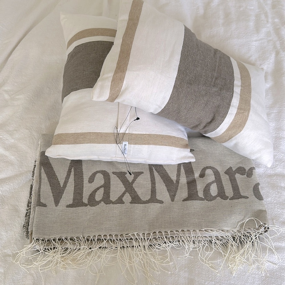 NWT MaxMara Throw Blanket/Oversized Towel + 2 pillows // neutral